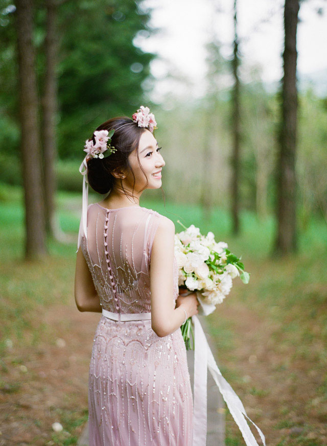 jennytongphotography-charming-garden-editorial-blush-dress-01