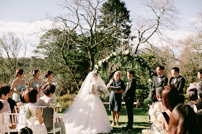lara-hotz-overseas-wedding-big-day-australia-milton-park-country-house-033