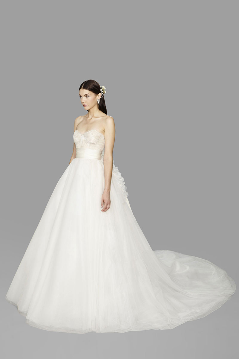 Marchesa-Bridal-Fall-2017-Fashion-Inspiration-Wedding-Dress-Gown-010