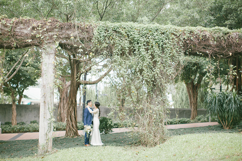 Lukas-Chan-Hong-Kong-Engagement-Prewedding-Ivy-Choy-Makeup-Alfred-Garden-Grassland-Floral-003