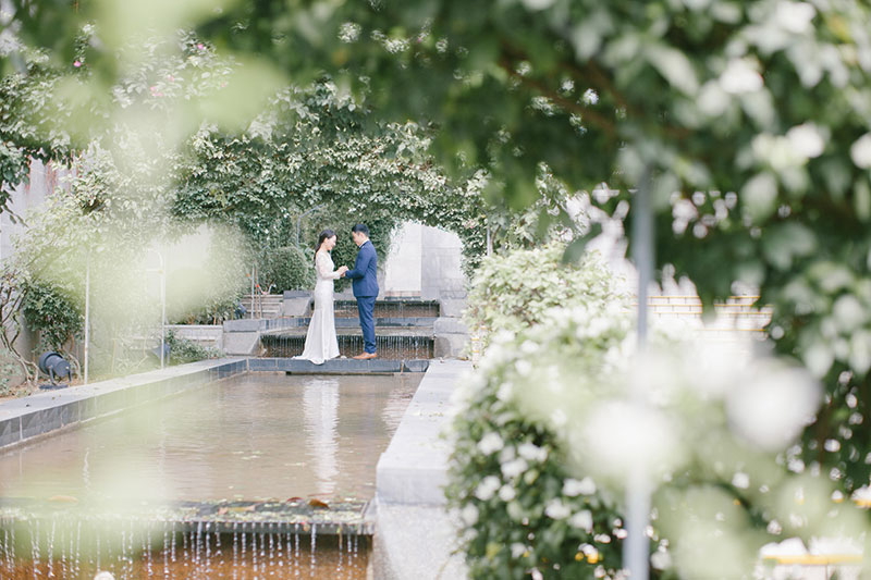 Lukas-Chan-Hong-Kong-Engagement-Prewedding-Ivy-Choy-Makeup-Alfred-Garden-Grassland-Floral-016