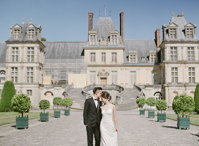 Editorial Pre-Wedding Photography in Chateau De Fontainebleau