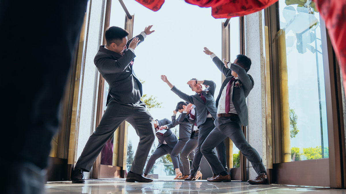 10 Fun and Entertaining Chinese Door Games for the Groom and Groomsmen