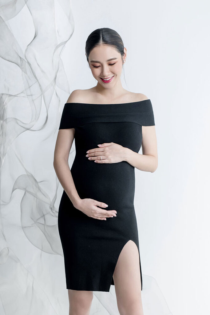 Stylish Black & White Maternity Shoot | Hong Kong Wedding Blog