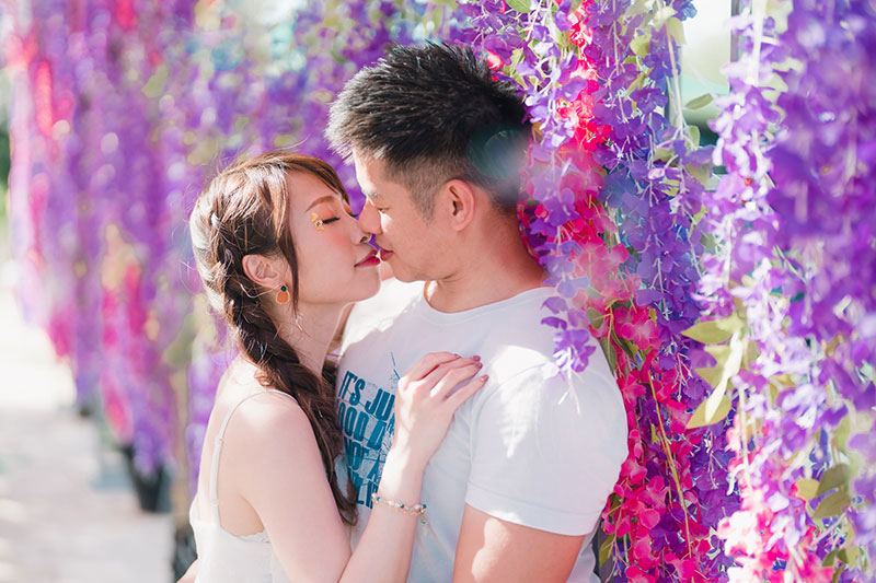 Outdoor Pre-wedding with Vibrant Flowers | Hong Kong Wedding Blog