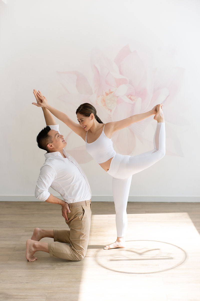 StevenC Hong Kong engagement prewedding studio indoor photoshoot yoga dance all white 2021 tina 01