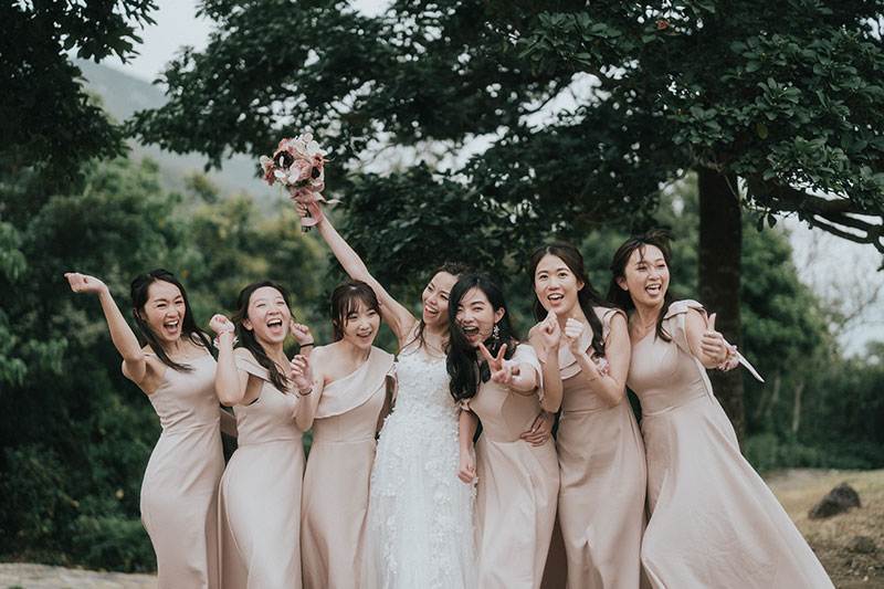 What to Bring to a Bridesmaid Dress Fitting