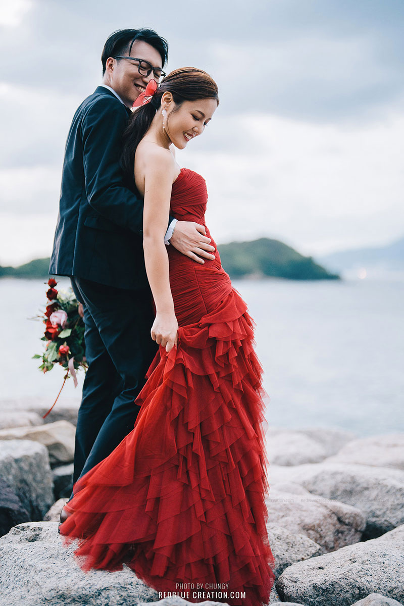 01 RedblueCreation HongKong engagement prewedding photoshoot outdoor red romantic fun casual 2022 Vivianne Terry 02