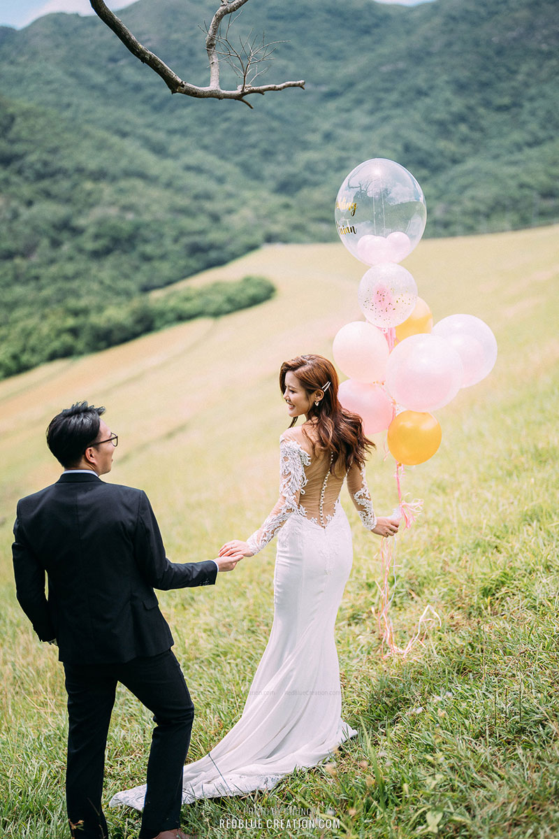 01 RedblueCreation HongKong engagement prewedding photoshoot outdoor red romantic fun casual 2022 Vivianne Terry 09