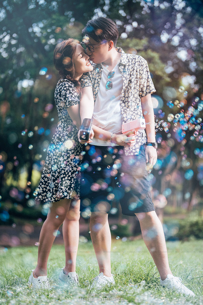 01 RedblueCreation HongKong engagement prewedding photoshoot outdoor red romantic fun casual 2022 Vivianne Terry 30